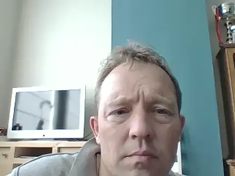 Snapshot of bertolini chatting on 03/19/25, 02:13 bertolini online show from 03/19/25, 02:13