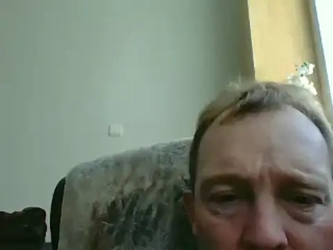 Snapshot of bertolini chatting on 03/02/25, 04:03 bertolini online show from 03/02/25, 04:03