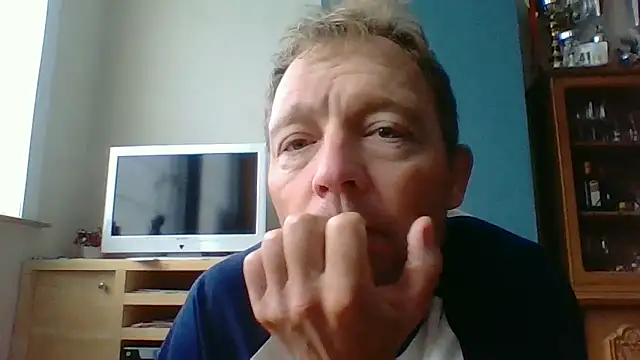 Snapshot of bertolini chatting on 09/27/25, 07:14 bertolini online show from 09/27/25, 07:14