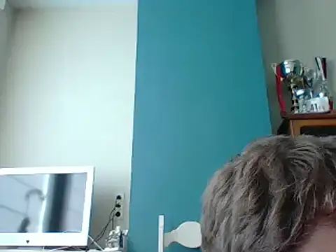 Snapshot of bertolini chatting on 03/20/25, 02:21 bertolini online show from 03/20/25, 02:21