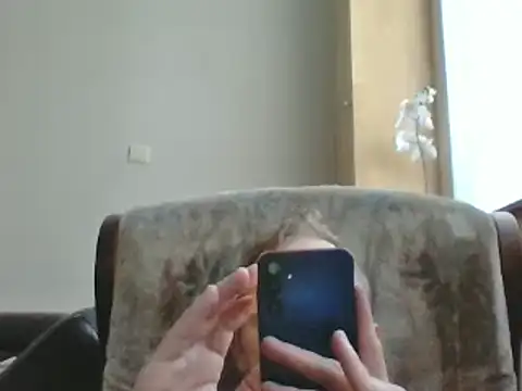 Snapshot of bertolini chatting on 03/18/25, 05:23 bertolini online show from 03/18/25, 05:23