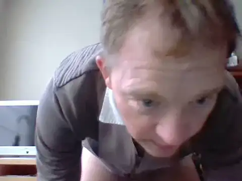 Snapshot of bertolini chatting on 01/06/25, 02:03 bertolini online show from 01/06/25, 02:03
