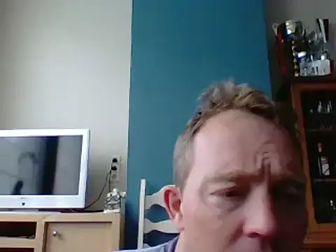 Snapshot of bertolini chatting on 03/10/25, 07:55 bertolini online show from 03/10/25, 07:55