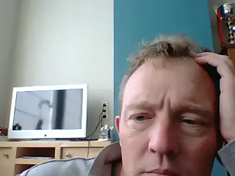 Snapshot of bertolini chatting on 03/18/25, 01:55 bertolini online show from 03/18/25, 01:55