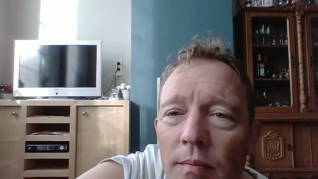 Snapshot of bertolini chatting on 09/11/25, 06:57 bertolini online show from 09/11/25, 06:57