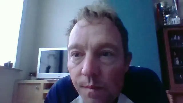 Snapshot of bertolini chatting on 10/05/25, 06:37 bertolini online show from 10/05/25, 06:37