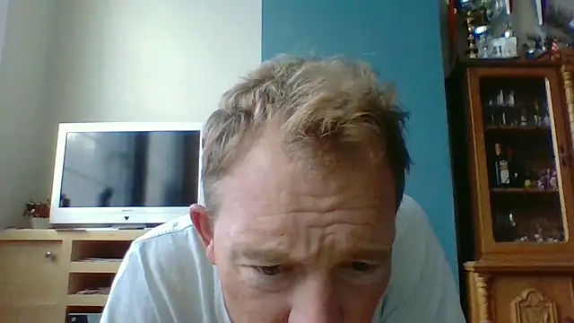 Snapshot of bertolini chatting on 09/21/25, 06:51 bertolini online show from 09/21/25, 06:51