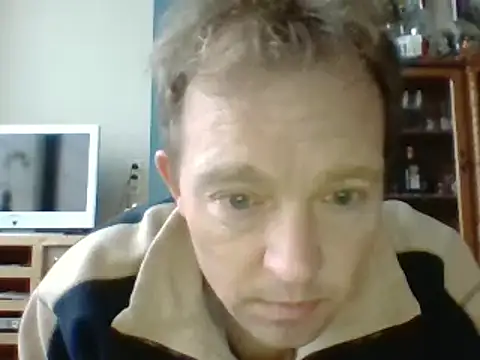 Snapshot of bertolini chatting on 02/01/25, 04:00 bertolini online show from 02/01/25, 04:00