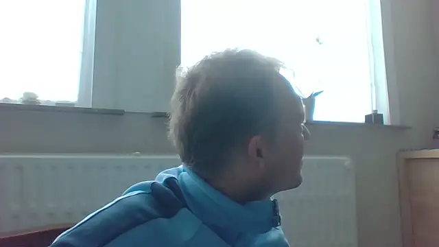Snapshot of bertolini chatting on 10/12/25, 01:23 bertolini online show from 10/12/25, 01:23