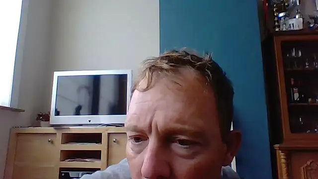 Snapshot of bertolini chatting on 09/18/25, 12:52 bertolini online show from 09/18/25, 12:52