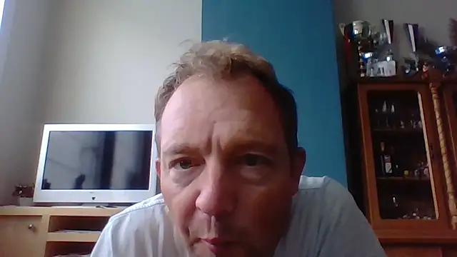 Snapshot of bertolini chatting on 09/25/25, 07:03 bertolini online show from 09/25/25, 07:03