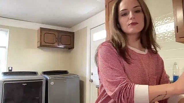 Snapshot of sexylilly69 chatting on 02/12/26, 08:19 sexylilly69 online show from 02/12/26, 08:19