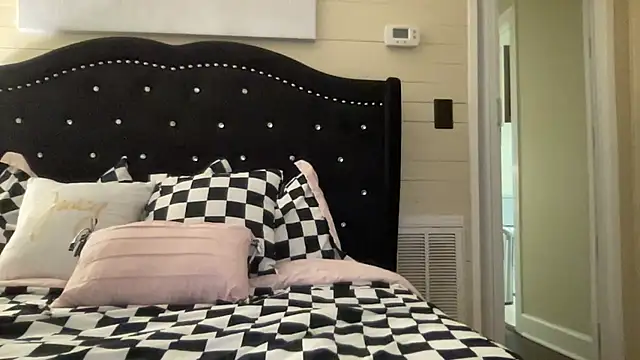 Snapshot of sexylilly69 chatting on 04/30/26, 01:12 sexylilly69 online show from 04/30/26, 01:12