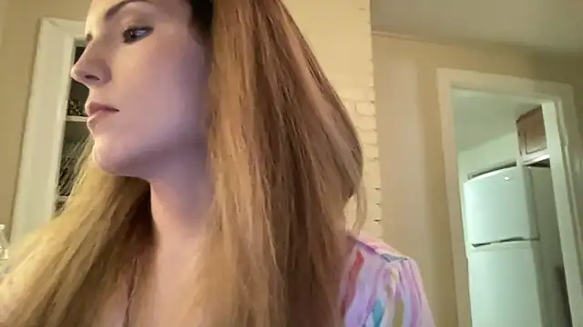 Snapshot of sexylilly69 chatting on 04/28/26, 01:48 sexylilly69 online show from 04/28/26, 01:48