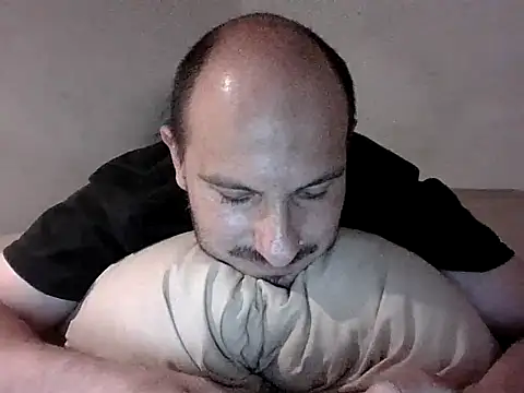 Snapshot of RR626@xh chatting on 10/20/25, 04:36 RR626xh online show from 10/20/25, 04:36