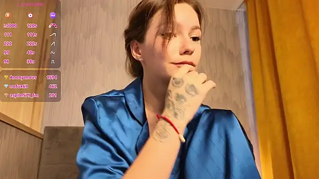 girl with snaketatto0 online show from 12/10/24, 04:34