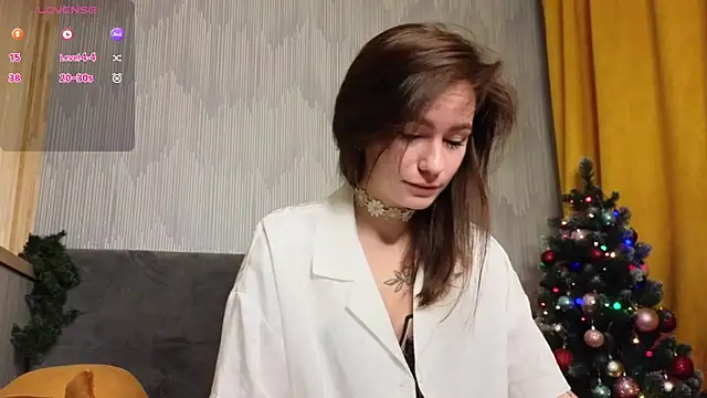 girl with snaketatto0 online show from 01/05/25, 01:45
