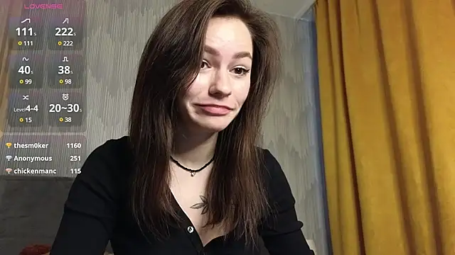 girl with snaketatto0 online show from 01/18/25, 07:49