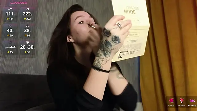 girl with snaketatto0 online show from 02/20/25, 03:34