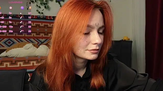 girl with snaketatto0 online show from 12/21/25, 02:46