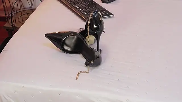 Snapshot of AryaEve chatting on 02/13/26, 06:57 AryaEve online show from 02/13/26, 06:57