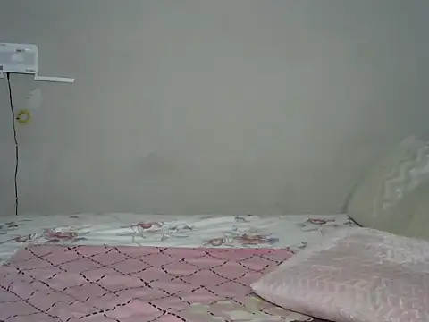 Snapshot of Cariepink chatting on 05/28/26, 06:47 Cariepink online show from 05/28/26, 06:47