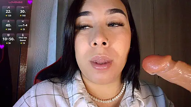 leahtemptation3 online show from 12/19/25, 08:27