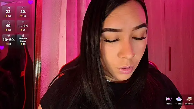 leahtemptation3 online show from 11/28/25, 09:26