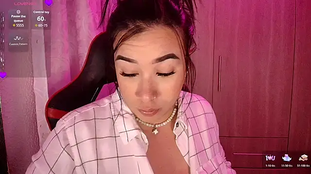 leahtemptation3 online show from 12/03/25, 12:04