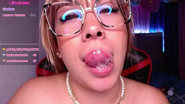leahtemptation3 online show from 12/15/24, 09:56