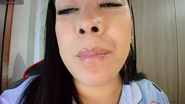 leahtemptation3 online show from 04/15/26, 05:24