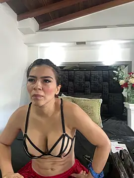 Snapshot of Arianna_Jones1 chatting on 07/16/26, 04:59 Arianna Jones1 online show from 07/16/26, 04:59