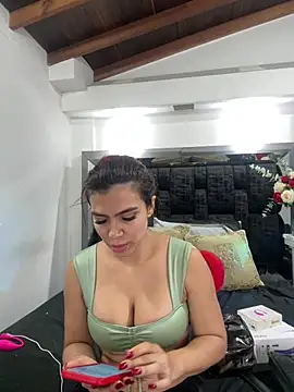 Snapshot of Arianna_Jones1 chatting on 07/18/26, 12:41 Arianna Jones1 online show from 07/18/26, 12:41