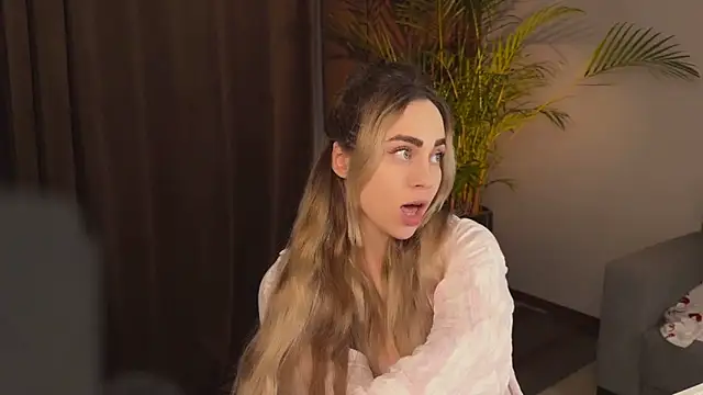 hotexclusive  online show from 04/27/26, 07:56