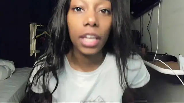 Snapshot of smileybabe chatting on 02/15/25, 09:16 smileybabe online show from 02/15/25, 09:16