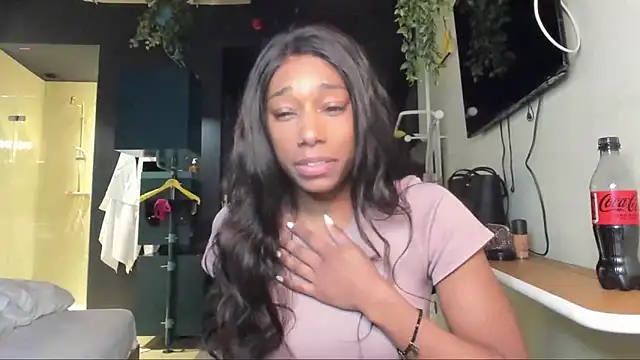 Snapshot of smileybabe chatting on 02/14/25, 04:31 smileybabe online show from 02/14/25, 04:31