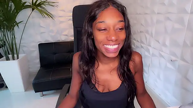 Snapshot of smileybabe chatting on 01/15/25, 09:13 smileybabe online show from 01/15/25, 09:13