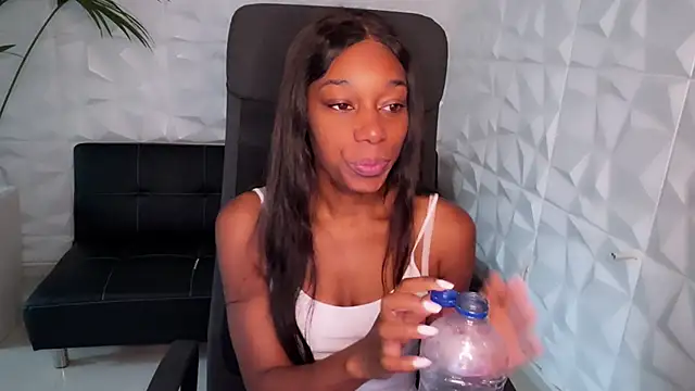 Snapshot of smileybabe chatting on 01/13/25, 08:26 smileybabe online show from 01/13/25, 08:26