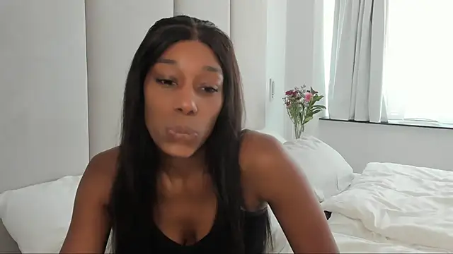 Snapshot of smileybabe chatting on 02/25/25, 11:21 smileybabe online show from 02/25/25, 11:21