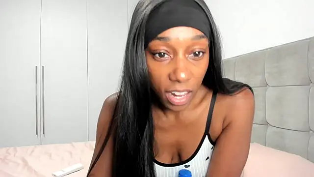 Snapshot of smileybabe chatting on 10/02/25, 05:38 smileybabe online show from 10/02/25, 05:38