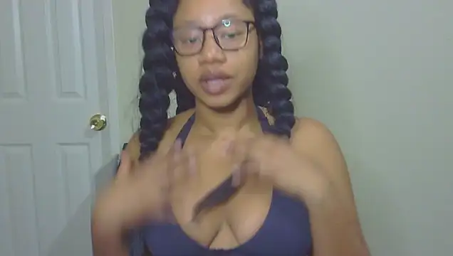 Snapshot of goddessdaisysky chatting on 10/13/25, 01:45 goddessdaisysky online show from 10/13/25, 01:45