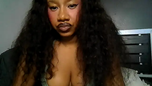 Snapshot of goddessdaisysky chatting on 06/05/26, 05:12 goddessdaisysky online show from 06/05/26, 05:12