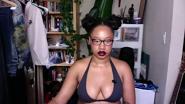 Snapshot of goddessdaisysky chatting on 09/14/25, 05:24 goddessdaisysky online show from 09/14/25, 05:24