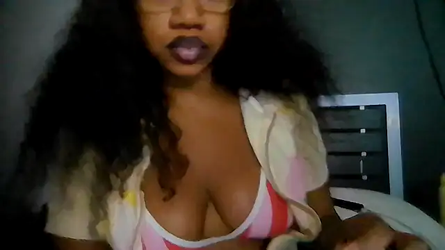 Snapshot of goddessdaisysky chatting on 06/18/26, 05:39 goddessdaisysky online show from 06/18/26, 05:39