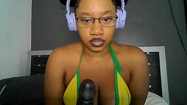 Snapshot of goddessdaisysky chatting on 06/25/26, 01:49 goddessdaisysky online show from 06/25/26, 01:49