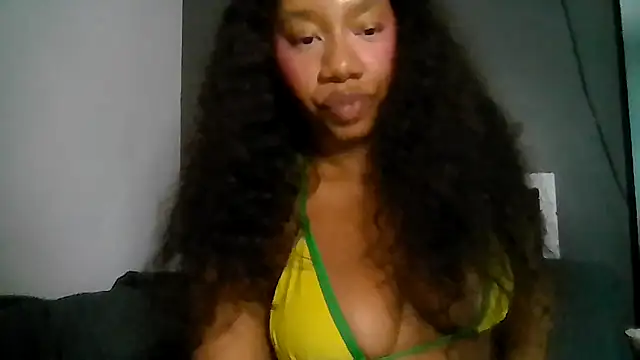 Snapshot of goddessdaisysky chatting on 06/12/26, 03:04 goddessdaisysky online show from 06/12/26, 03:04