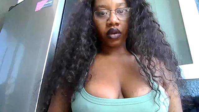 Snapshot of goddessdaisysky chatting on 06/12/26, 03:32 goddessdaisysky online show from 06/12/26, 03:32