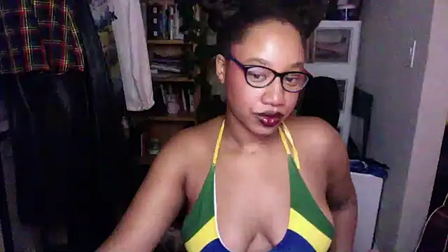 Snapshot of goddessdaisysky chatting on 09/23/25, 03:02 goddessdaisysky online show from 09/23/25, 03:02