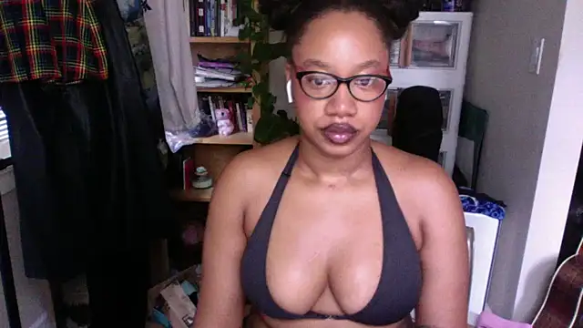 Snapshot of goddessdaisysky chatting on 09/22/25, 02:34 goddessdaisysky online show from 09/22/25, 02:34