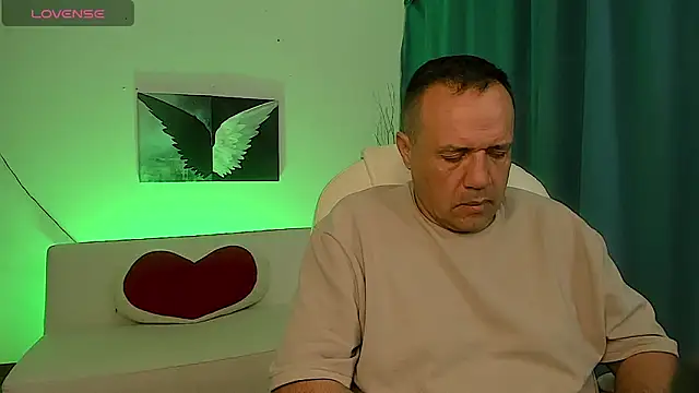 Snapshot of FERDIGNAN0329 chatting on 11/20/25, 10:42 FERDIGNAN0329 online show from 11/20/25, 10:42